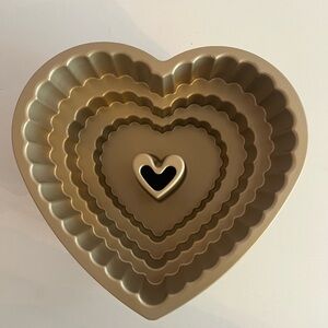 NWOT Nordic Ware Heart Bundt Cake Pan